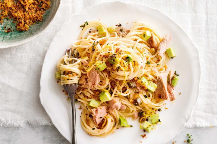 Spaghete cu ton și avocado