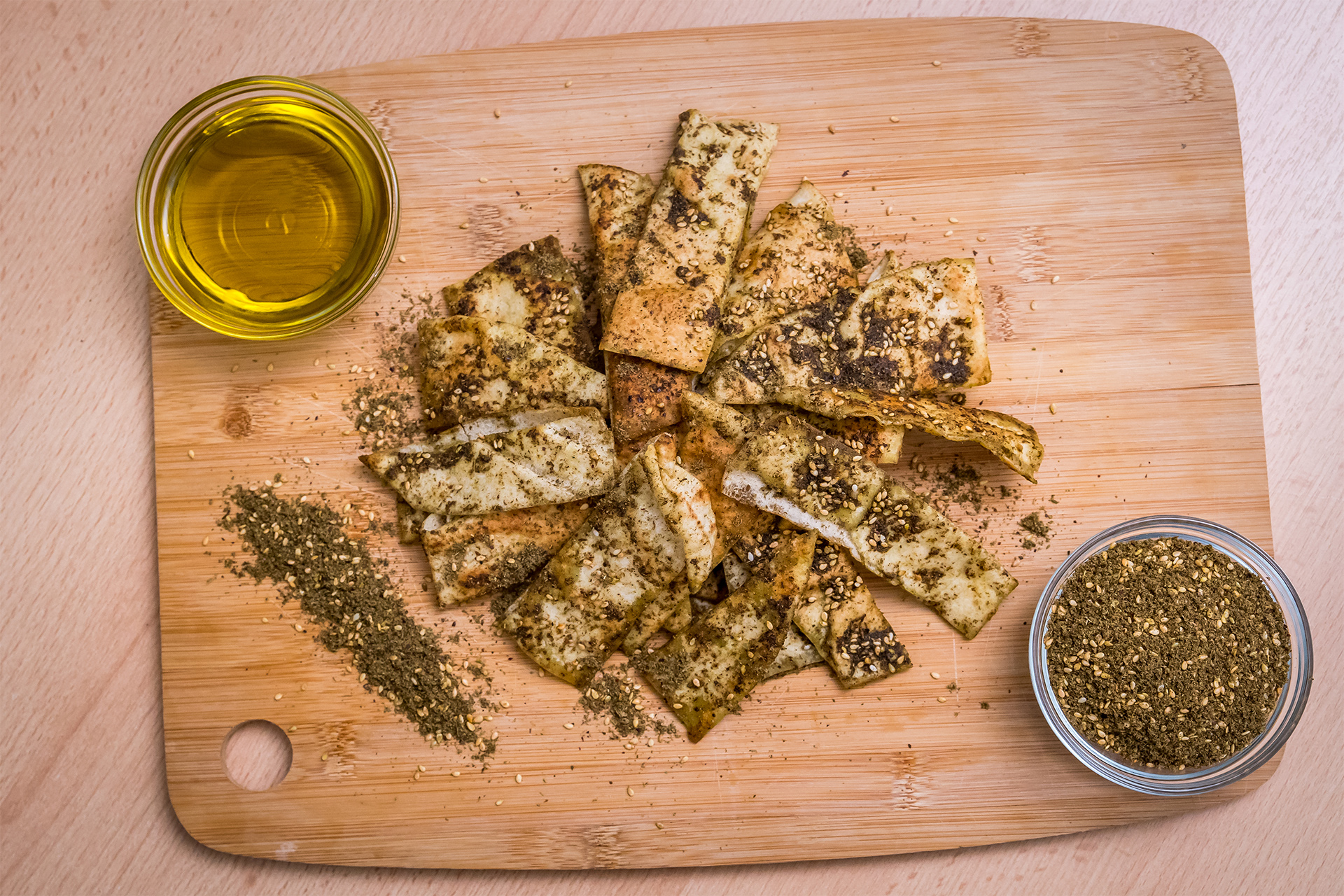 Oven-baked Zatar pita chips