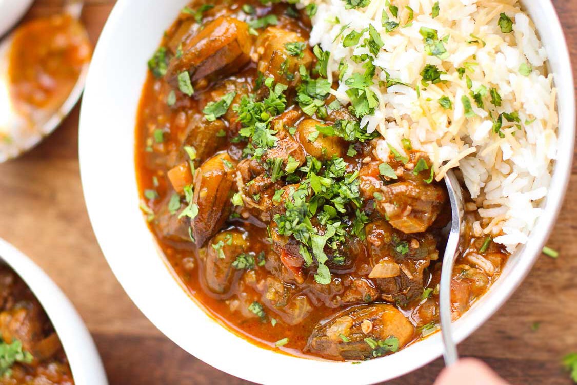 Okra in tomato sauce