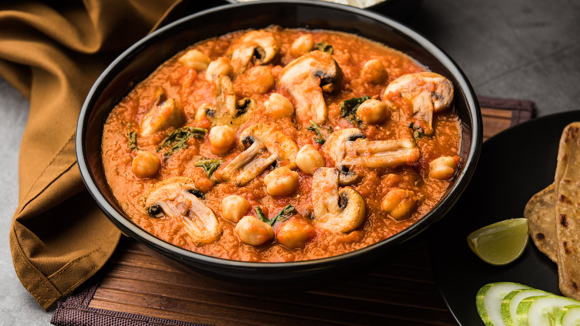 Mushroom and Chickpea Stroganoff